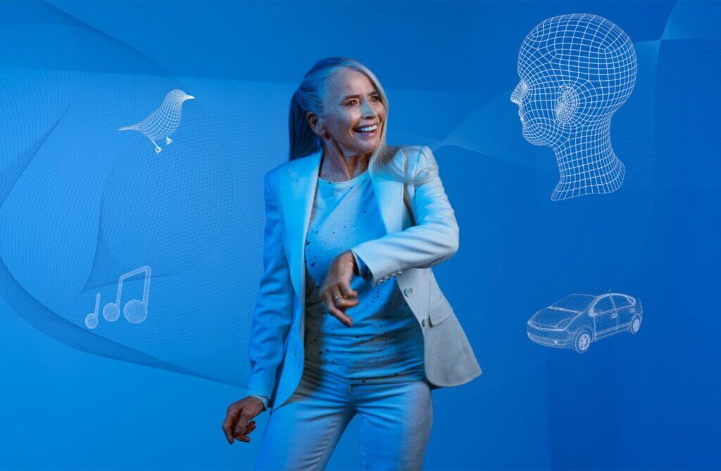 Imagem com fundo azul e uma mulher usando um dos melhores aparelhos auditivos do mundo
